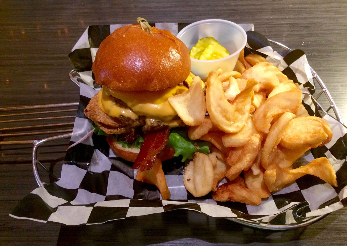 Memphis Burger EPs Bar Grill Guest House Graceland