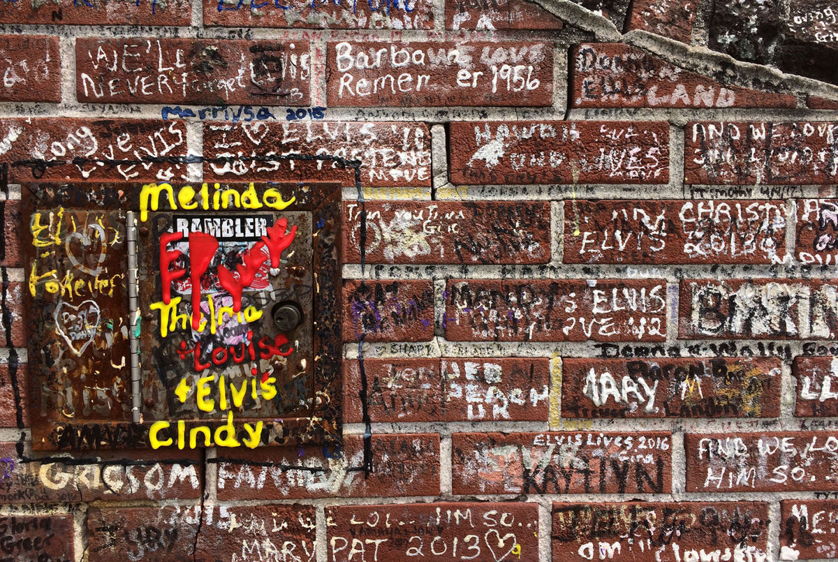 Messages Signatures Graceland Mansion Wall