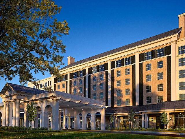 Guest House Graceland Grand - Staircase