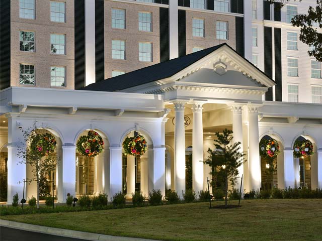 Guest-House-at-Graceland-Exterior-Christmas_thumb