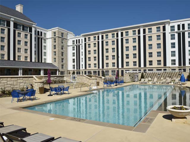 Guest-House-at-Graceland-Exterior-Pool-2_thumb