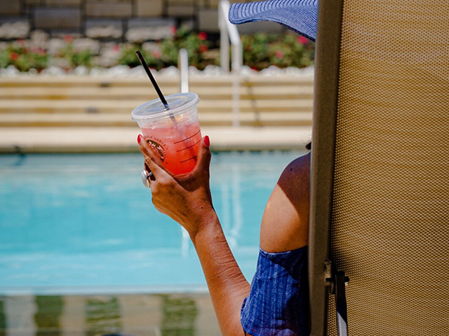 Guest-House-at-Graceland-Exterior-Pool-Lifestyle_Thumb