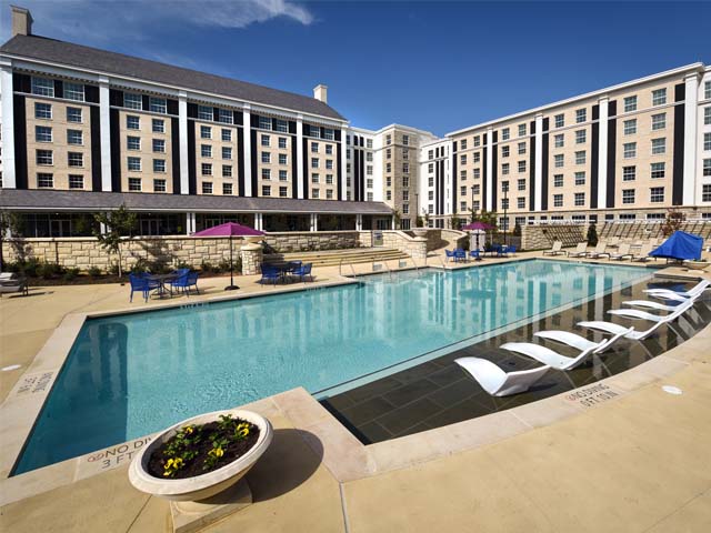 Guest-House-at-Graceland-Exterior-Pool_thumb