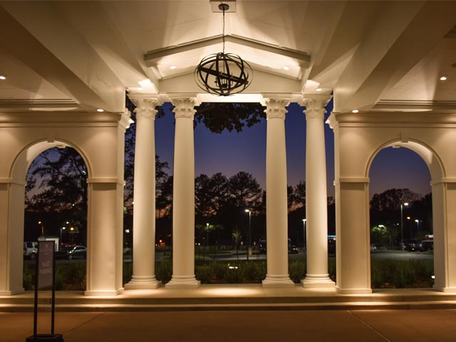 Guest-House-at-Graceland-Exterior-Valet_thumb