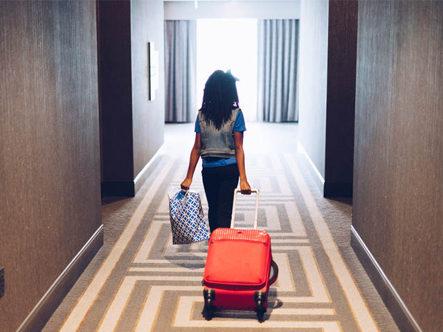 Guest-House-at-Graceland-Hotel-Hallway