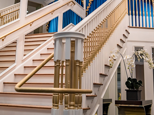 Guest-House-at-Graceland-Hotel-Stairs