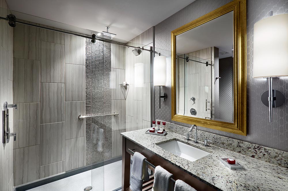 | The Guest House at Graceland The Guest House at Graceland - Room Bathroom