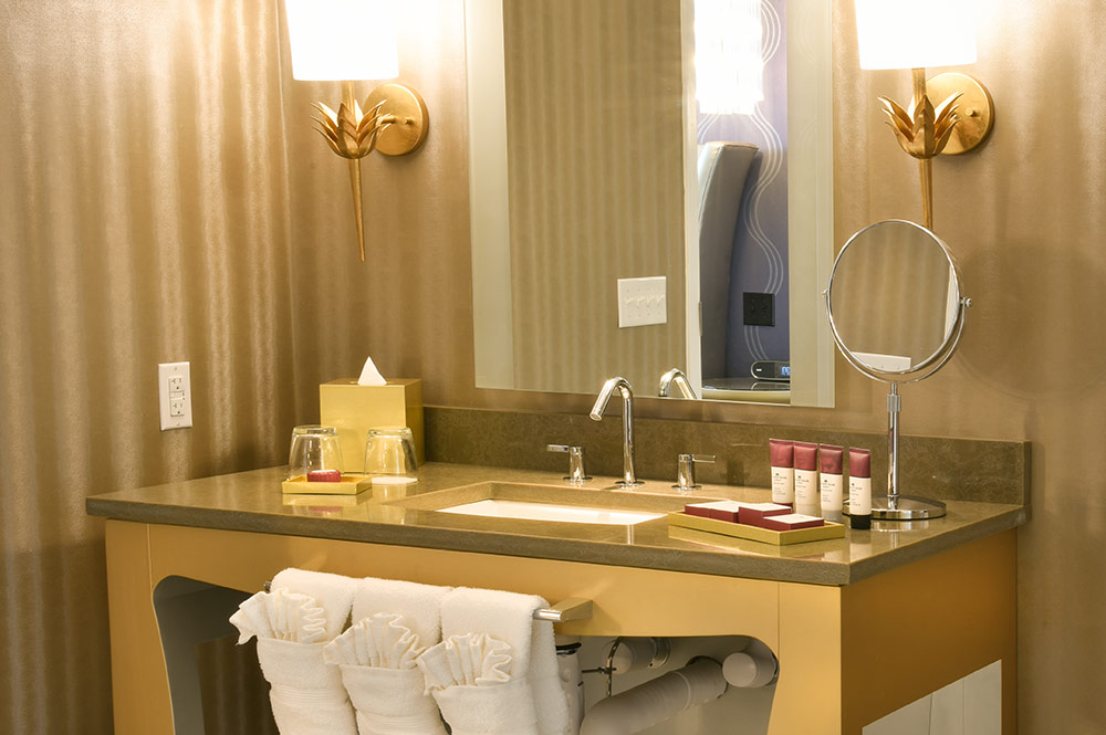 | The Guest House at Graceland The Guest House at Graceland - King Suite Bathroom