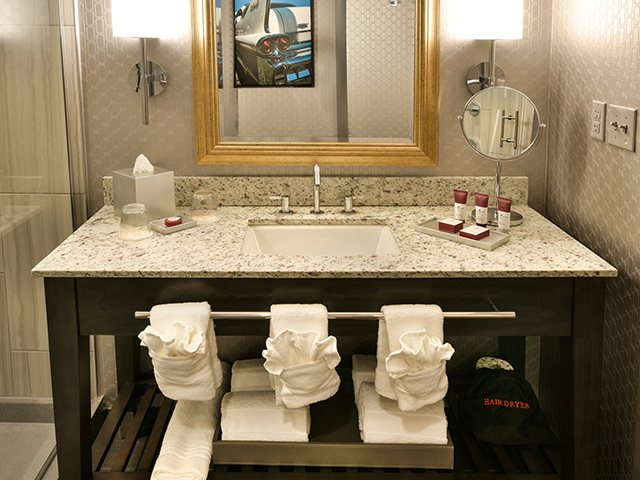 Guest-House-at-Graceland-Room-Bathroom_Thumb