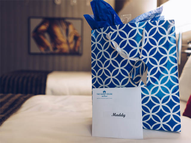 Guest-House-at-Graceland-Room-Gift-In-Room-thumbs