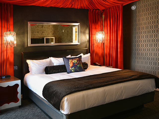 Guest-House-at-Graceland-Room-King-Suite-4-thumbs