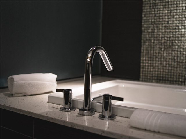 Guest-House-at-Graceland-Room-Suite-Tub-Accent-thumbs