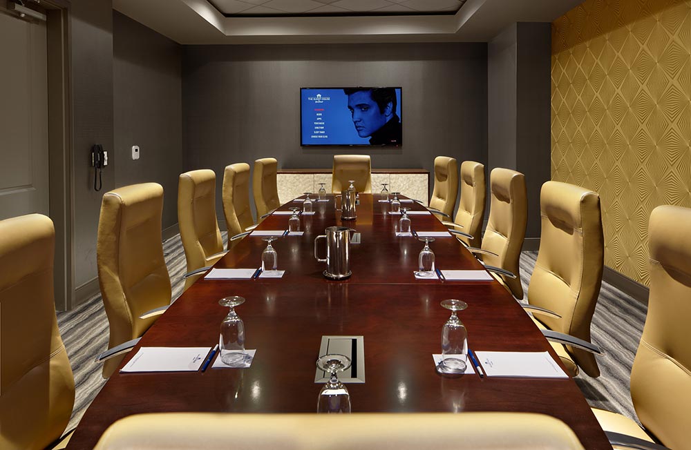 Guest-House_Meeting_Country_Elvis