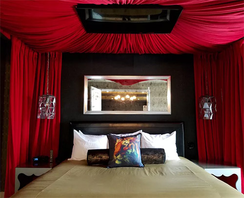 guesthouse graceland bed