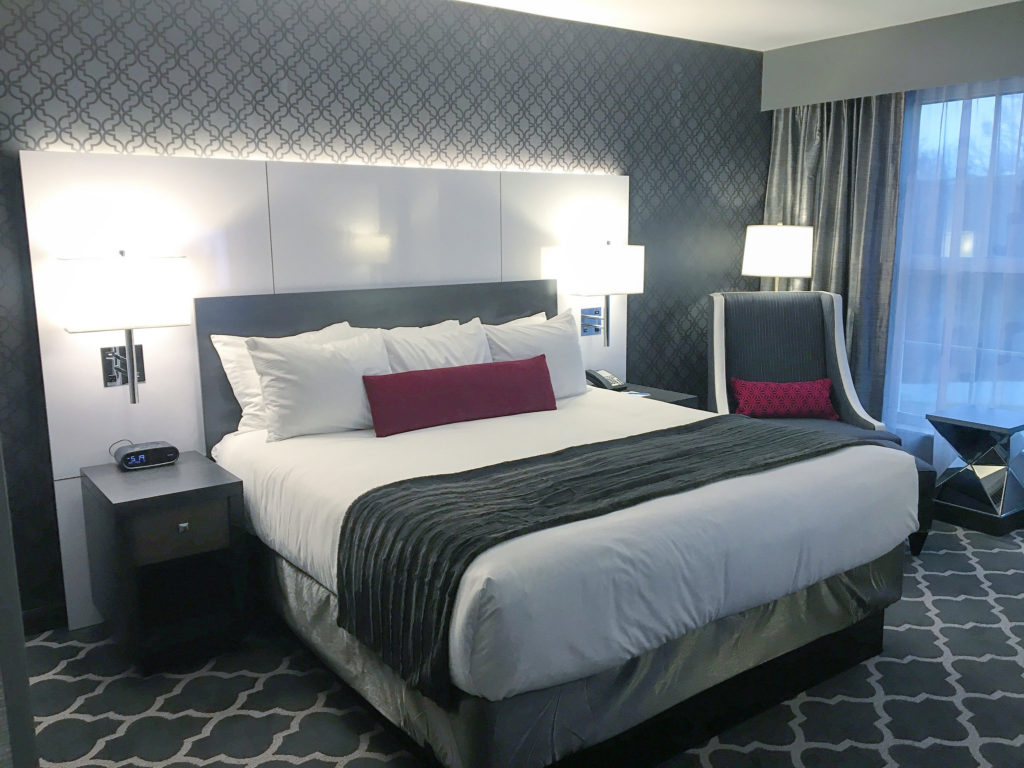 memphis-staycation-at-the-guest-house-at-graceland-11