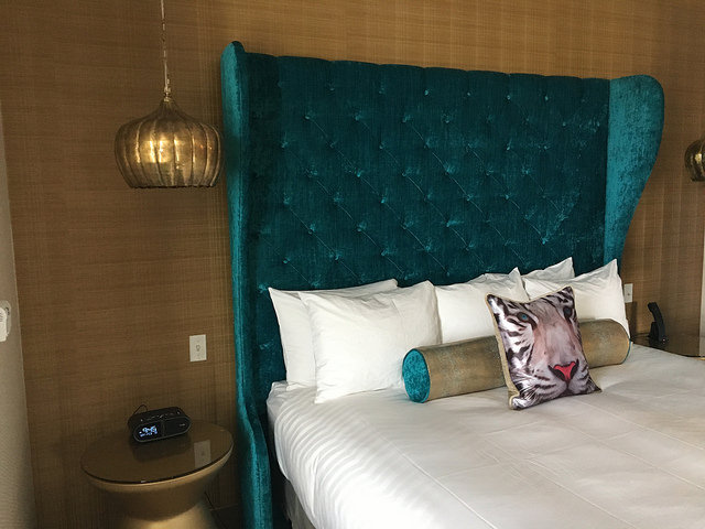 memphis-staycation-at-the-guest-house-at-graceland-12