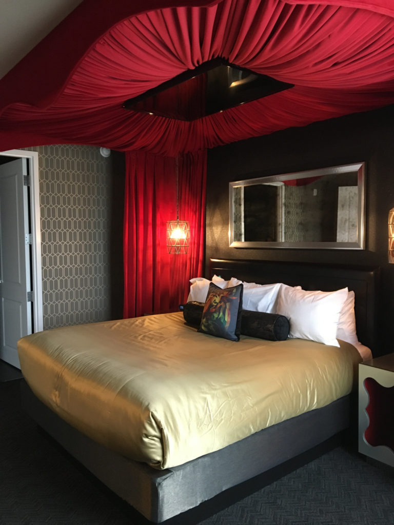 memphis-staycation-at-the-guest-house-at-graceland-14