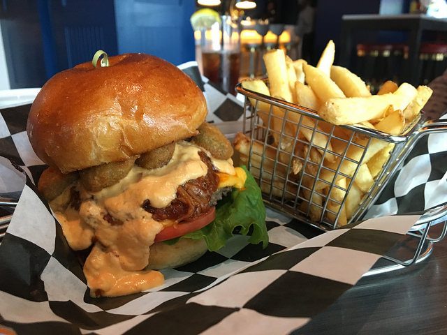 memphis-staycation-at-the-guest-house-at-graceland-19